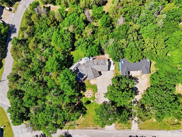 1 Dogwood Lane, Holiday Island, AR 72631