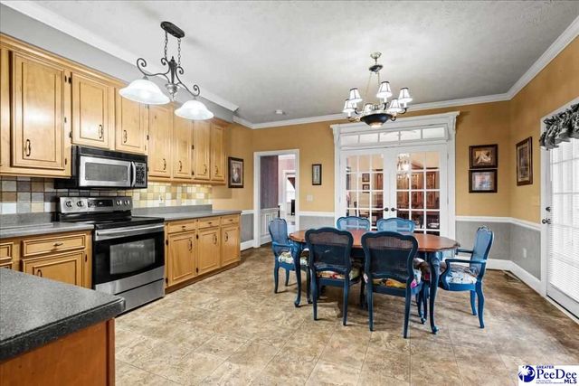 616 Chaucer Dr., Florence, SC 29505