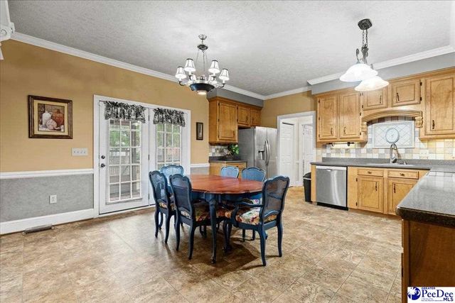 616 Chaucer Dr., Florence, SC 29505