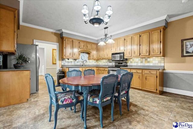 616 Chaucer Dr., Florence, SC 29505