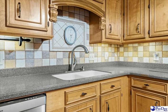 616 Chaucer Dr., Florence, SC 29505