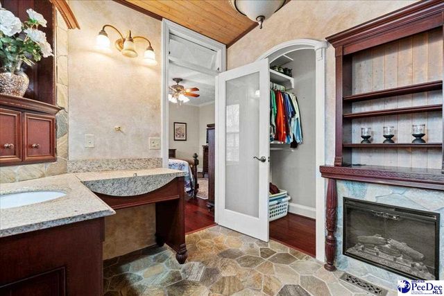 616 Chaucer Dr., Florence, SC 29505