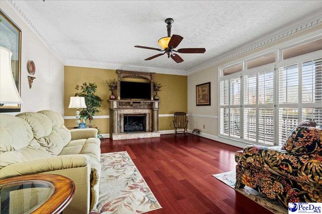 616 Chaucer Dr., Florence, SC 29505