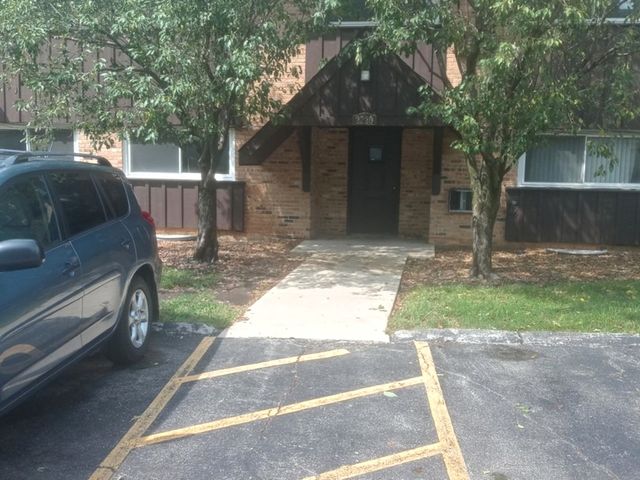 2220 Arbor Circle 26, Downers Grove, IL 60515