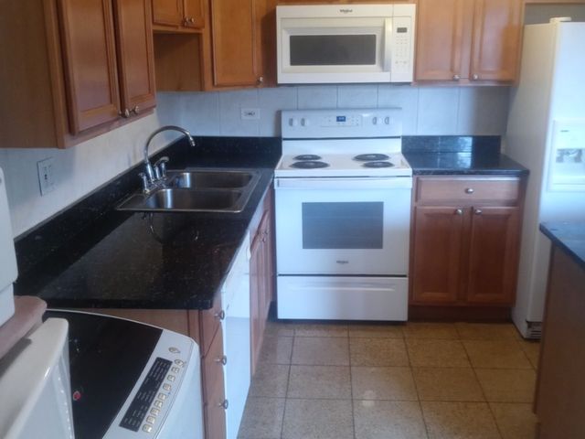 2220 Arbor Circle 26, Downers Grove, IL 60515