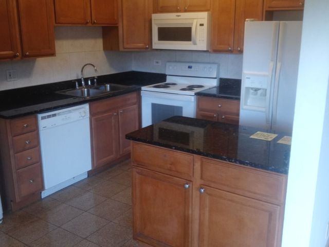 2220 Arbor Circle 26, Downers Grove, IL 60515
