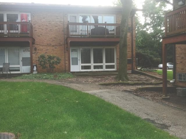2220 Arbor Circle 26, Downers Grove, IL 60515
