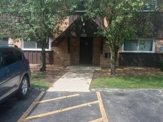 2220 Arbor Circle 26, Downers Grove, IL 60515