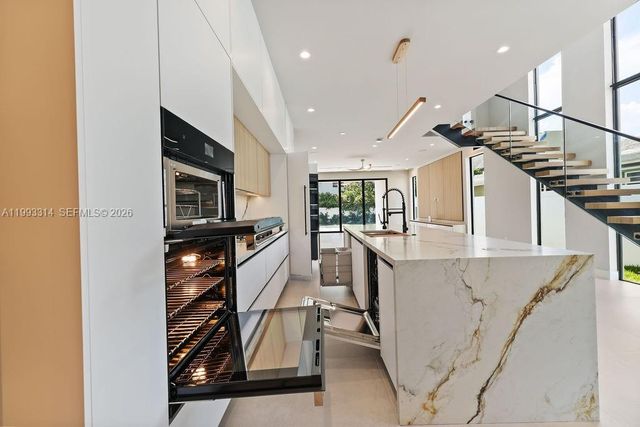 804 NE 16th Ter, Fort Lauderdale, FL 33304