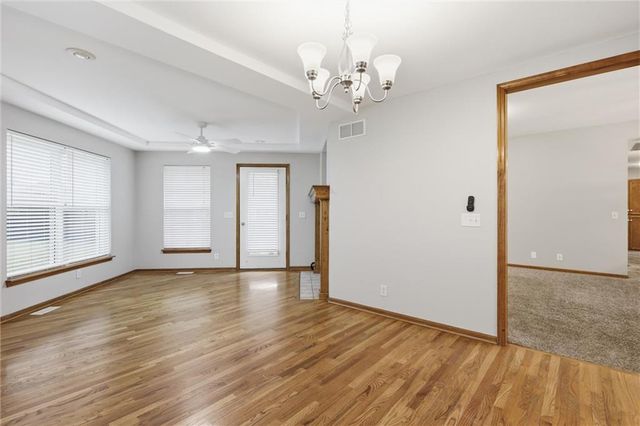 204 E 22nd Street, Kearney, MO 64060