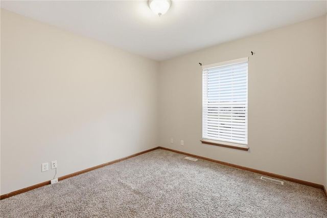 204 E 22nd Street, Kearney, MO 64060