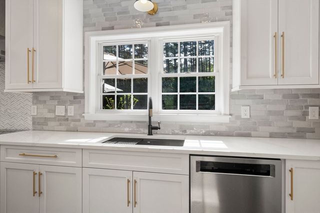 70 Indian Pond Rd, Kingston, MA 02364