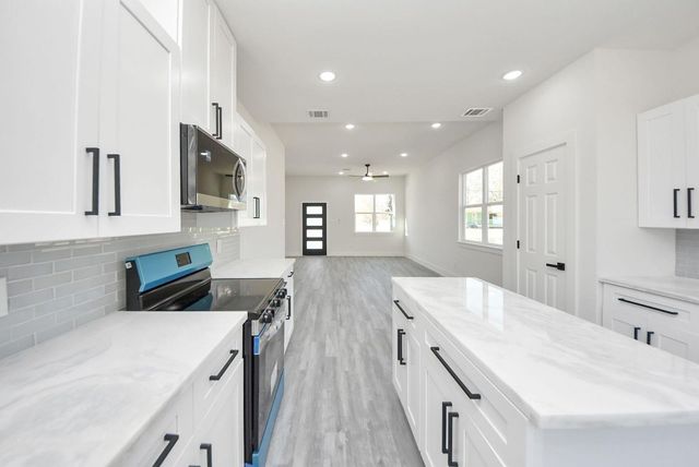 17119 Spindle Oaks Drive, Conroe, TX 77385