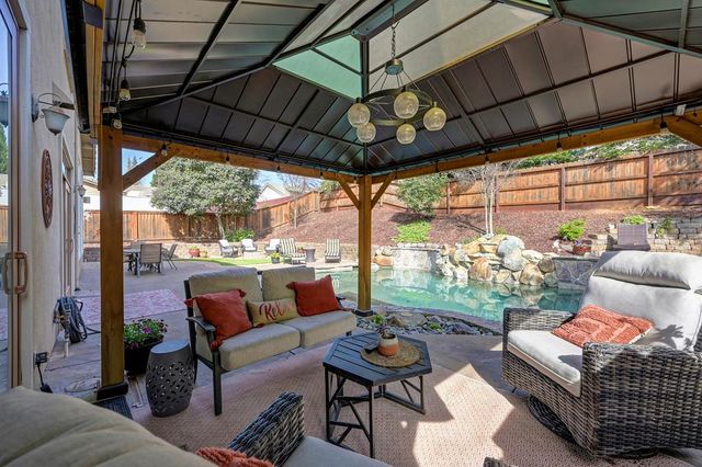 300 Sprig Cir, Folsom, CA 95630