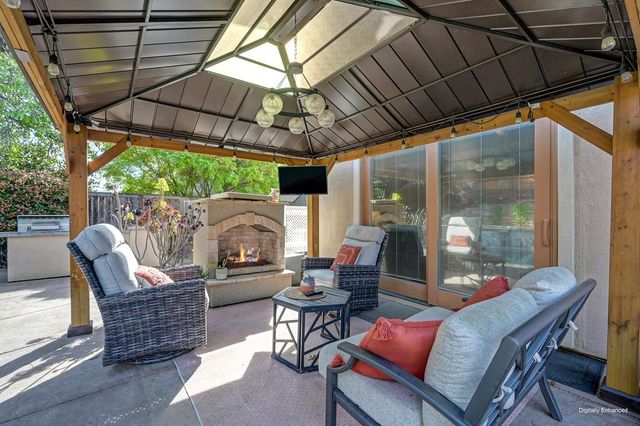 300 Sprig Cir, Folsom, CA 95630