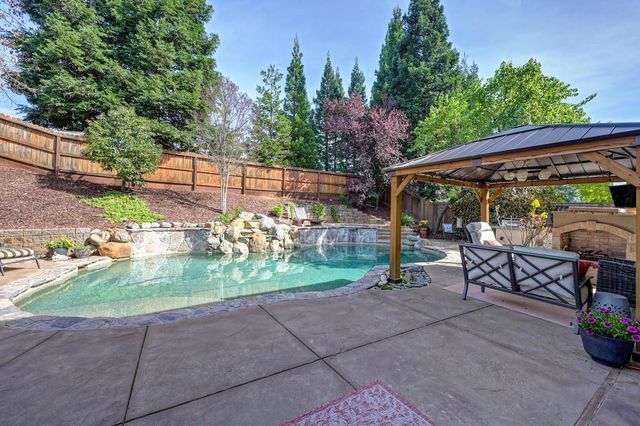 300 Sprig Cir, Folsom, CA 95630