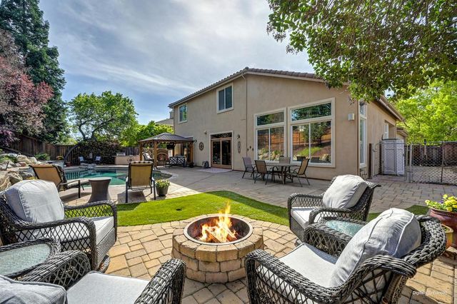 300 Sprig Cir, Folsom, CA 95630