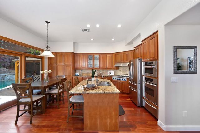 300 Sprig Cir, Folsom, CA 95630