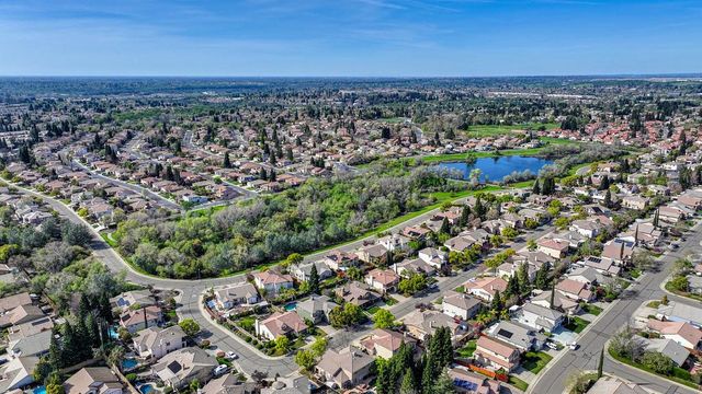 300 Sprig Cir, Folsom, CA 95630