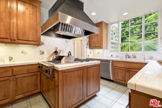 809 N Bedford Drive, Beverly Hills, CA 90210