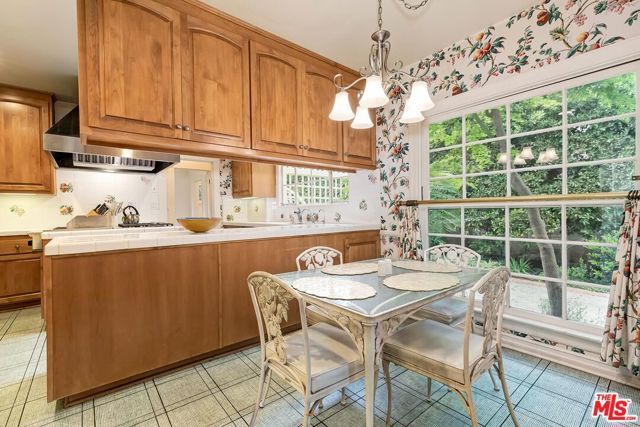 809 N Bedford Drive, Beverly Hills, CA 90210