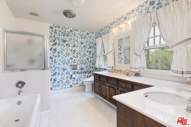 809 N Bedford Drive, Beverly Hills, CA 90210