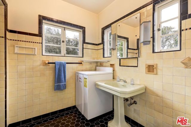 809 N Bedford Drive, Beverly Hills, CA 90210