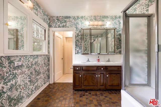 809 N Bedford Drive, Beverly Hills, CA 90210