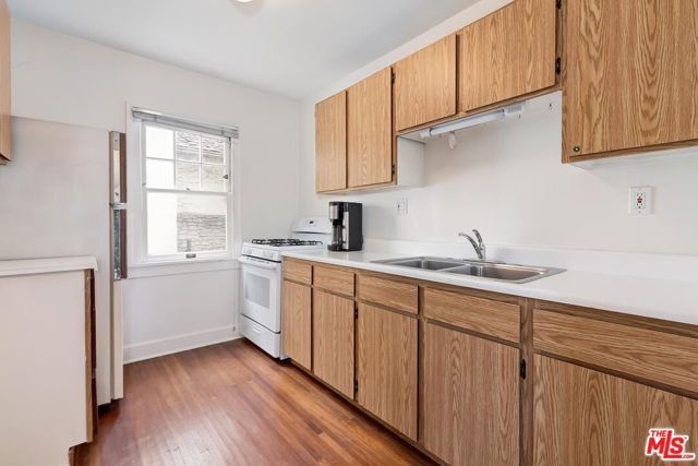 809 N Bedford Drive, Beverly Hills, CA 90210