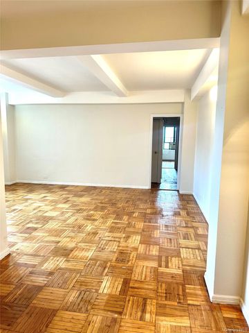 20 Metropolitan Oval 11A, Bronx, NY 10462