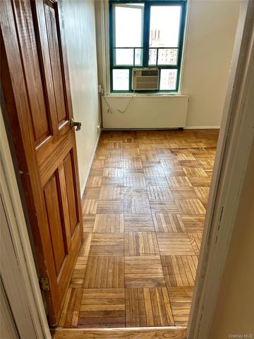 20 Metropolitan Oval 11A, Bronx, NY 10462