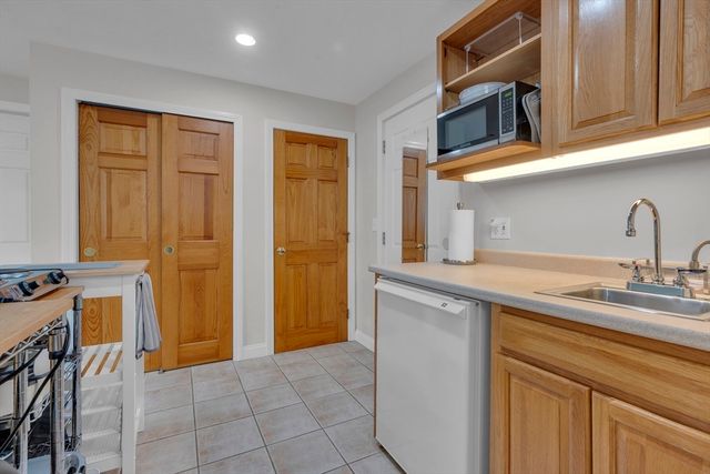 70 Garland St 3, Newton, MA 02459