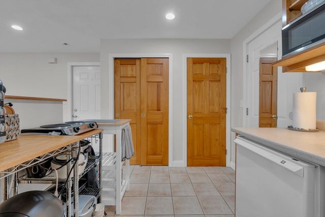 70 Garland St 3, Newton, MA 02459