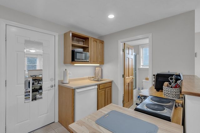 70 Garland St 3, Newton, MA 02459