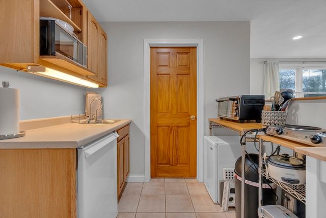 70 Garland St 3, Newton, MA 02459