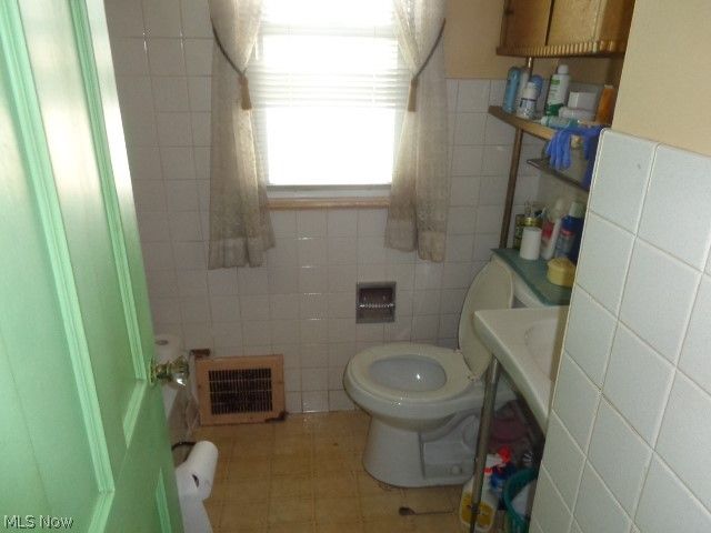 448 E 328th Street, Willowick, OH 44095