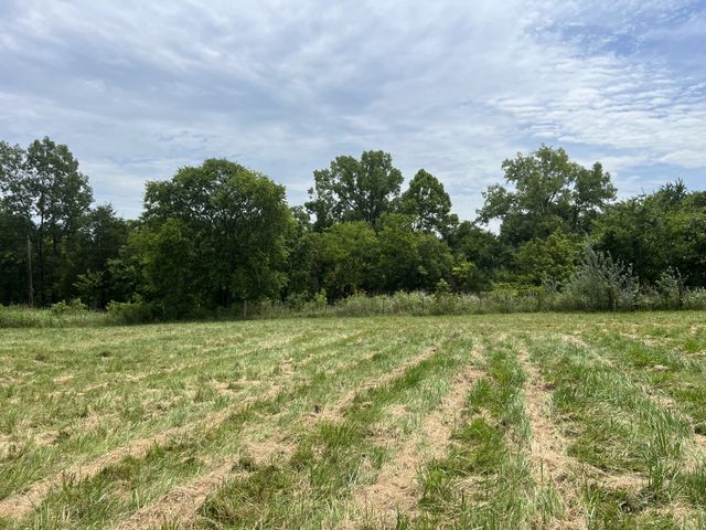 1025 Mill Rd, Lebanon, TN 37090