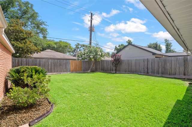 1815 Droxford Drive, Houston, TX 77008