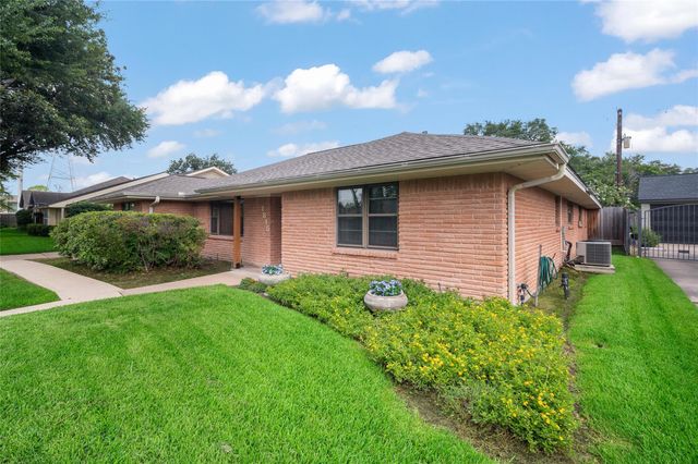 1815 Droxford Drive, Houston, TX 77008