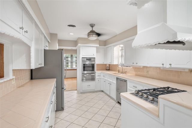 1815 Droxford Drive, Houston, TX 77008