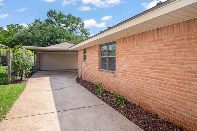 1815 Droxford Drive, Houston, TX 77008