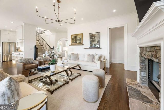565 Willow Oak Way, Roswell, GA 30076