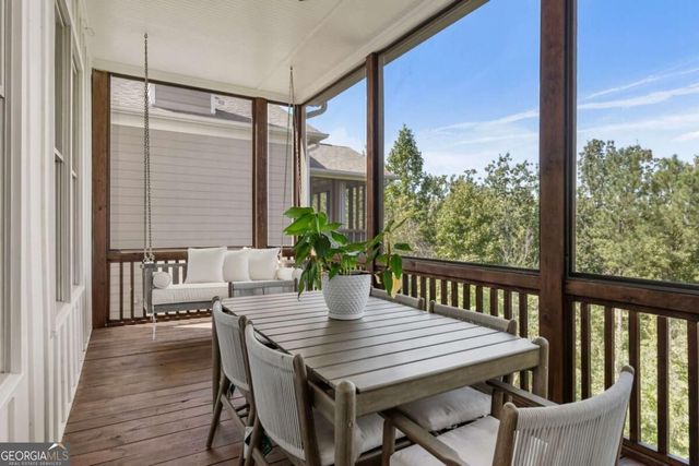 565 Willow Oak Way, Roswell, GA 30076