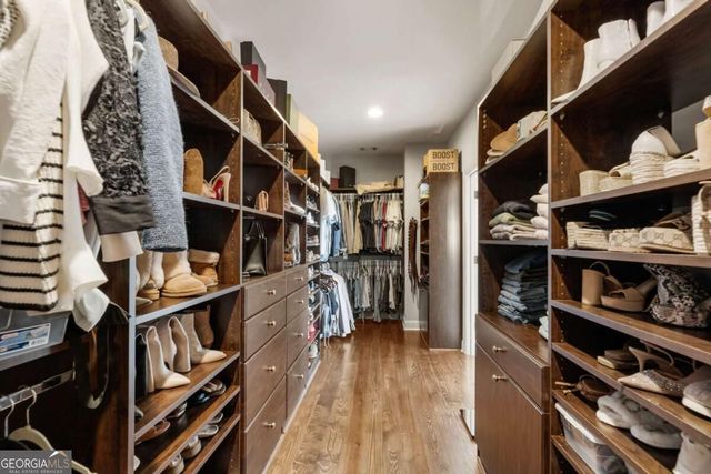 565 Willow Oak Way, Roswell, GA 30076