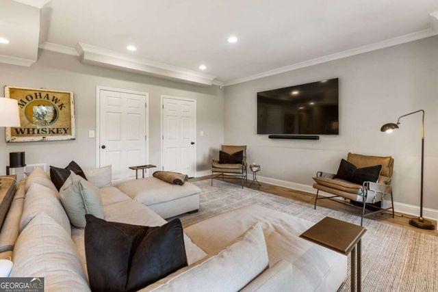 565 Willow Oak Way, Roswell, GA 30076