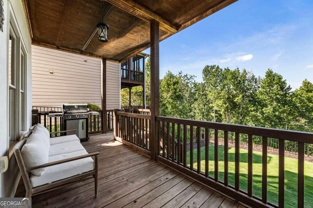 565 Willow Oak Way, Roswell, GA 30076