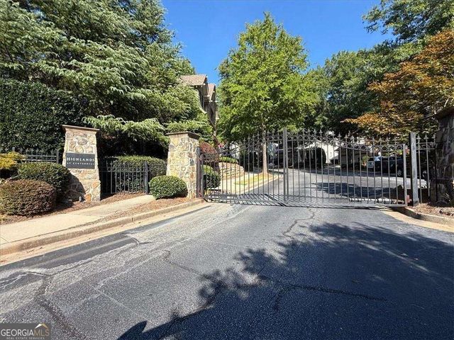 565 Willow Oak Way, Roswell, GA 30076