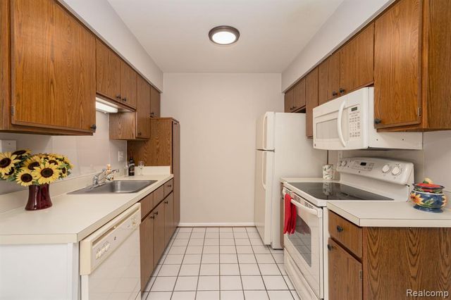 936 Wexford Way, Rochester Hills, MI 48307