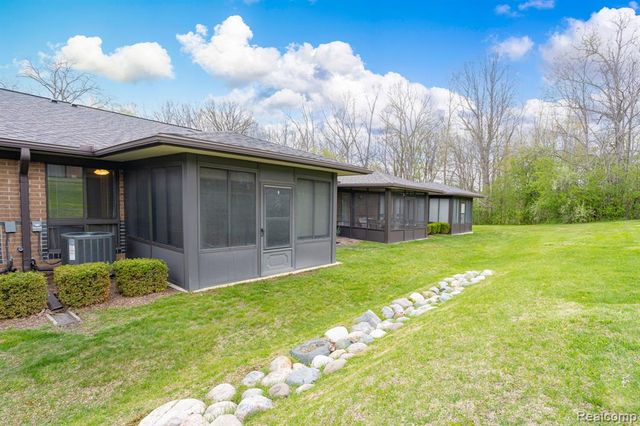 936 Wexford Way, Rochester Hills, MI 48307