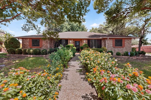1000 Townsend Lane, Desoto, TX 75115